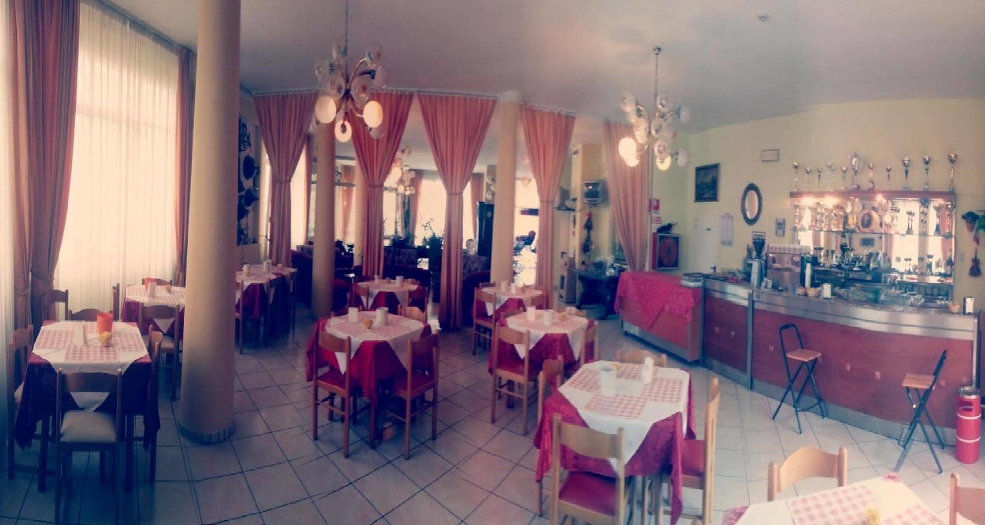 Hotel Parigi Castel San Pietro Terme Exterior foto